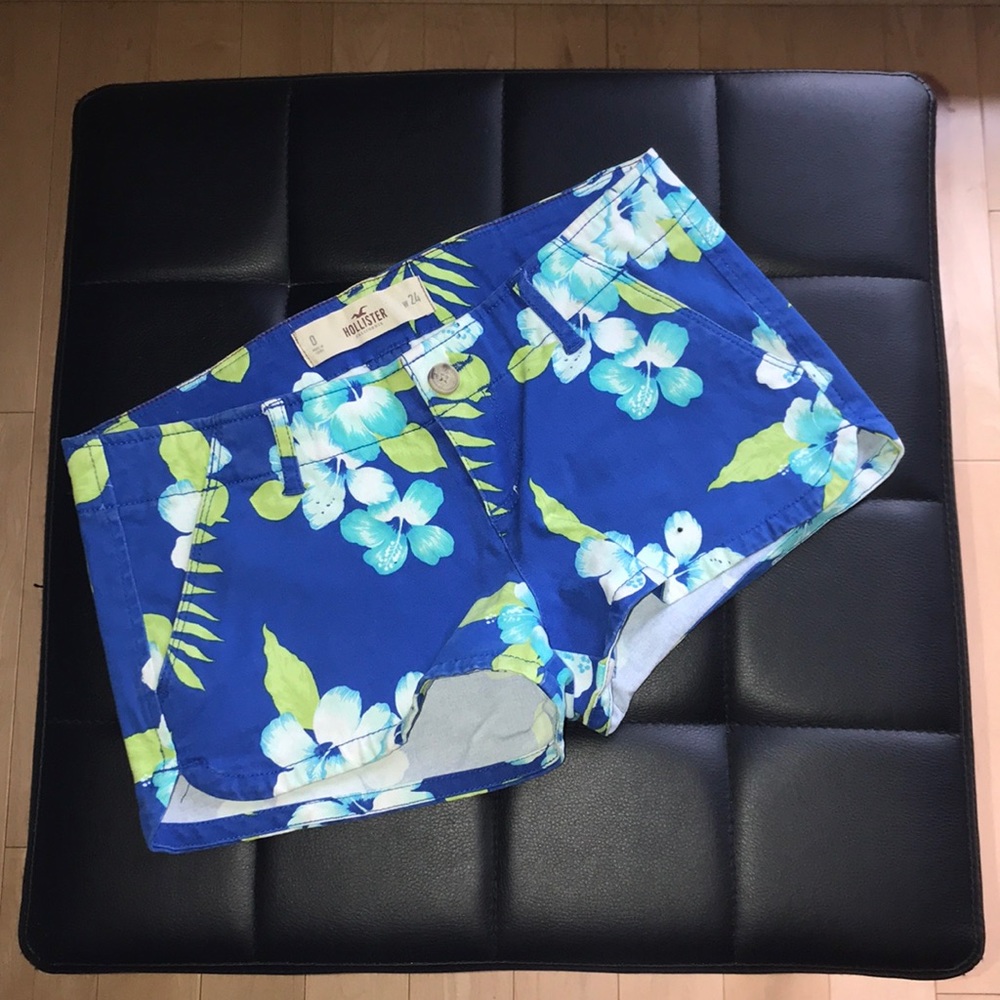 Cute Hollister Floral Shorts